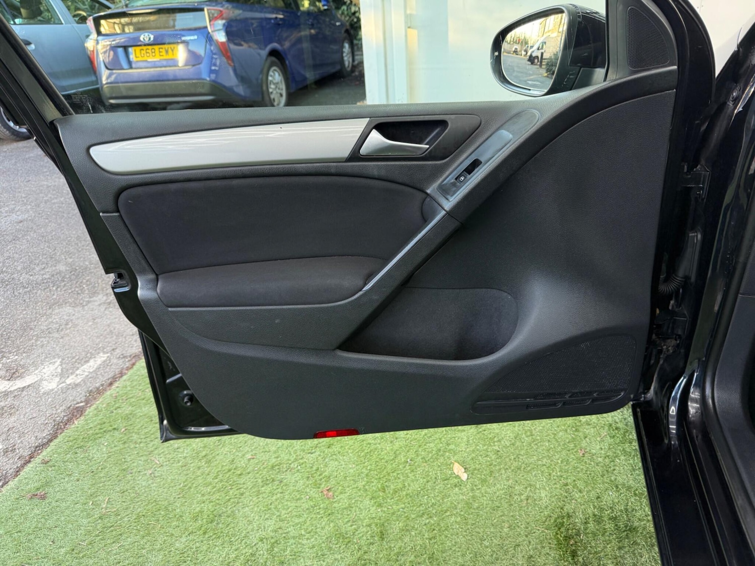 Used Volkswagen Golf 2011 for sale - 77098082: Photo 27