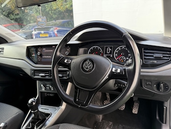 Used Volkswagen Polo 2018 for sale - 76246820: Photo 2