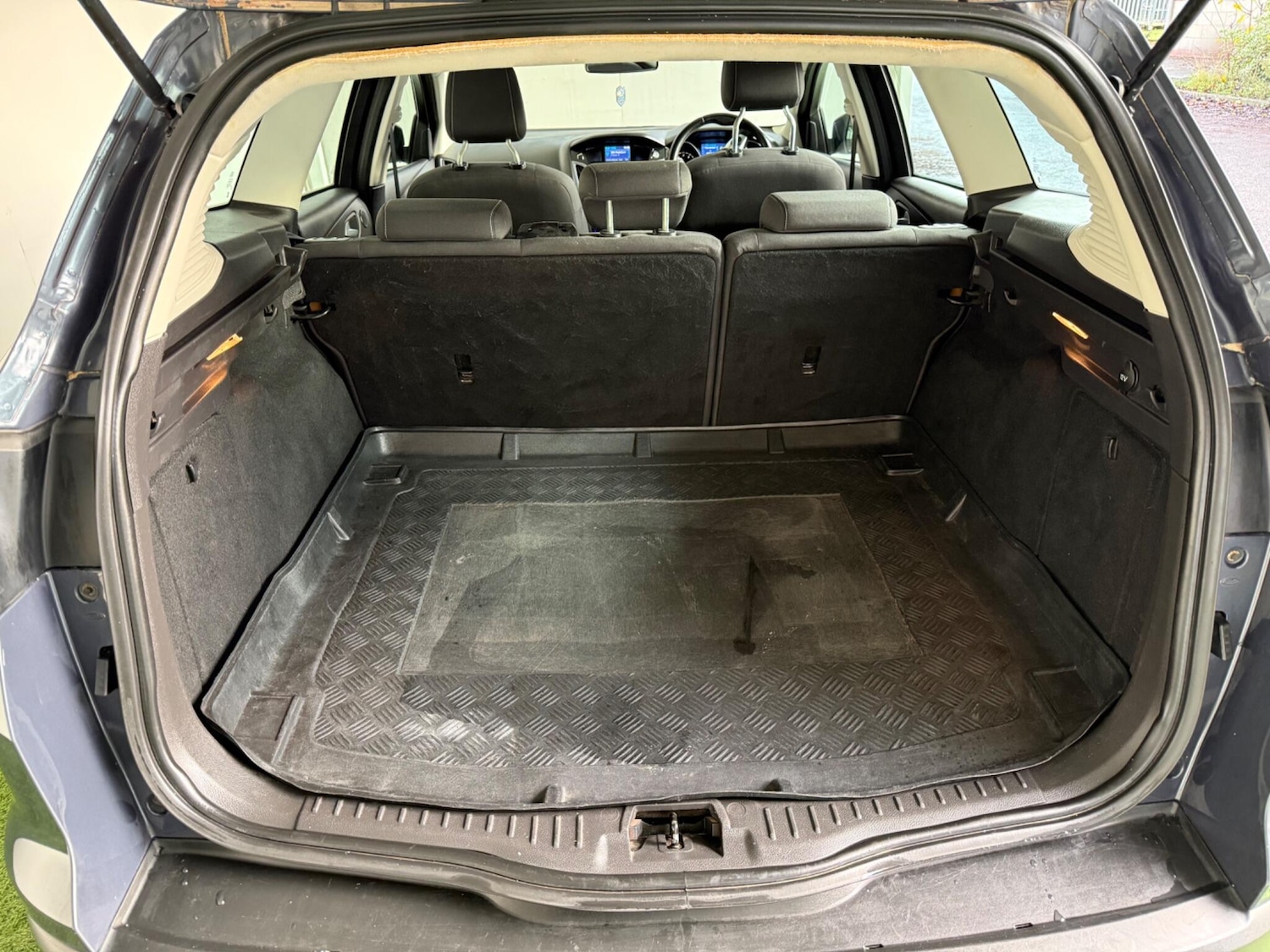 Used Ford Focus 2011 for sale - 76839842: Photo 8