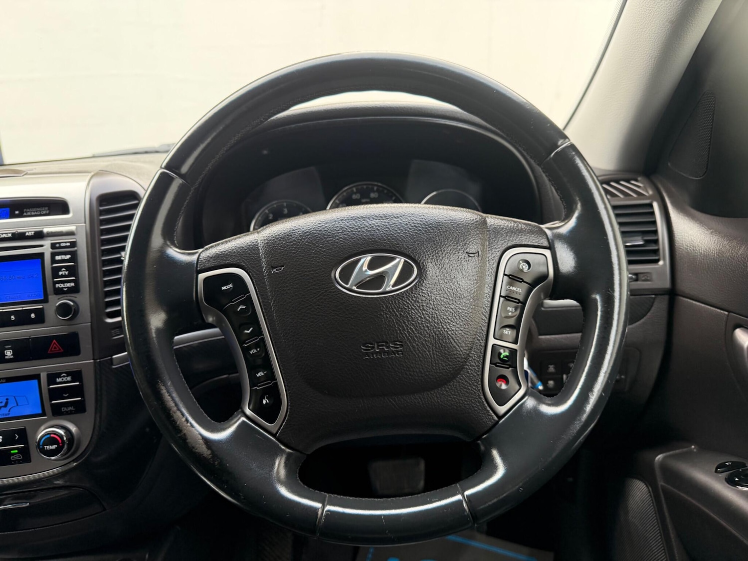 Used Hyundai Santa Fe 2012 for sale - 76138118: Photo 36