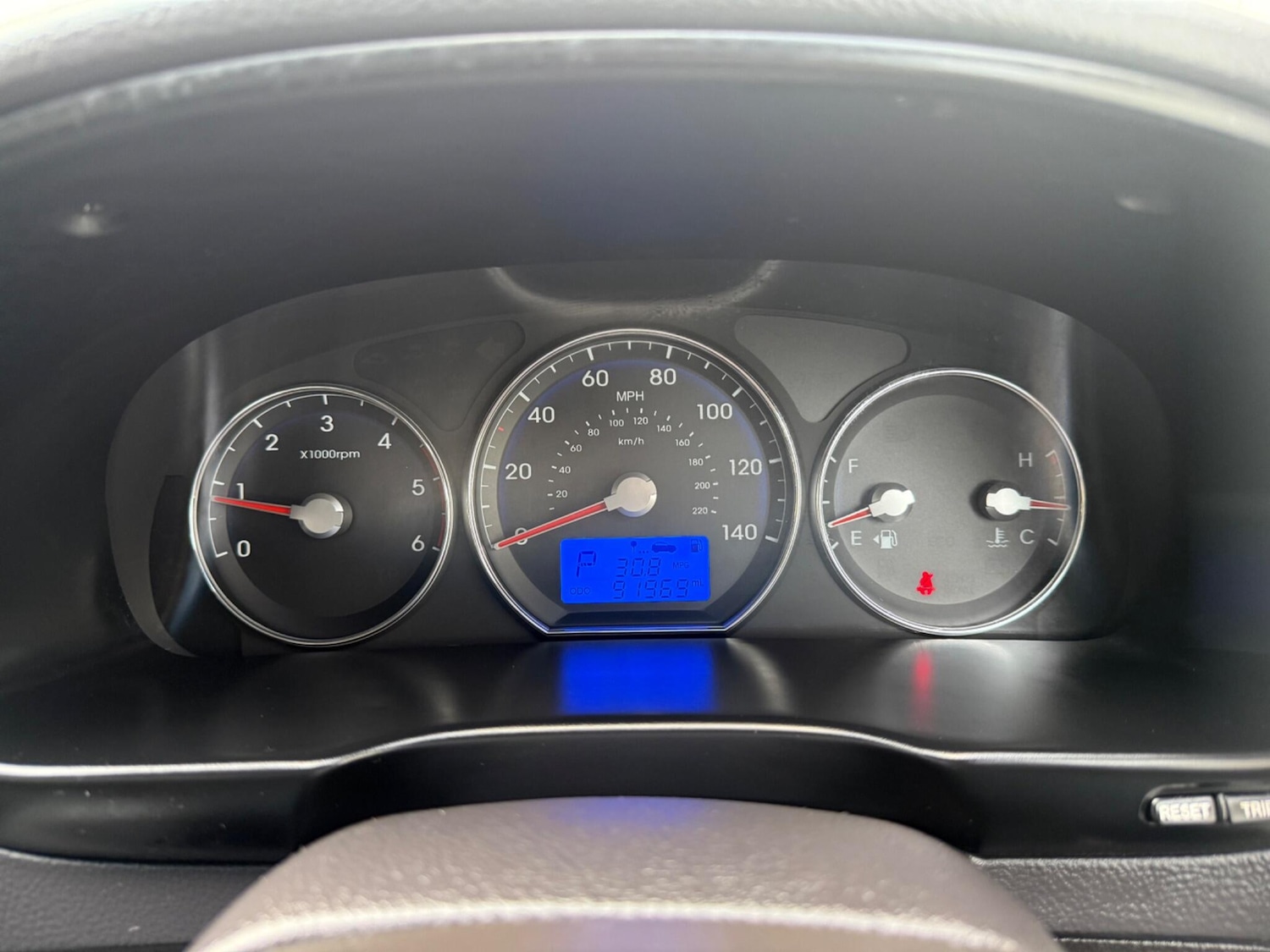 Used Hyundai Santa Fe 2012 for sale - 76138118: Photo 37