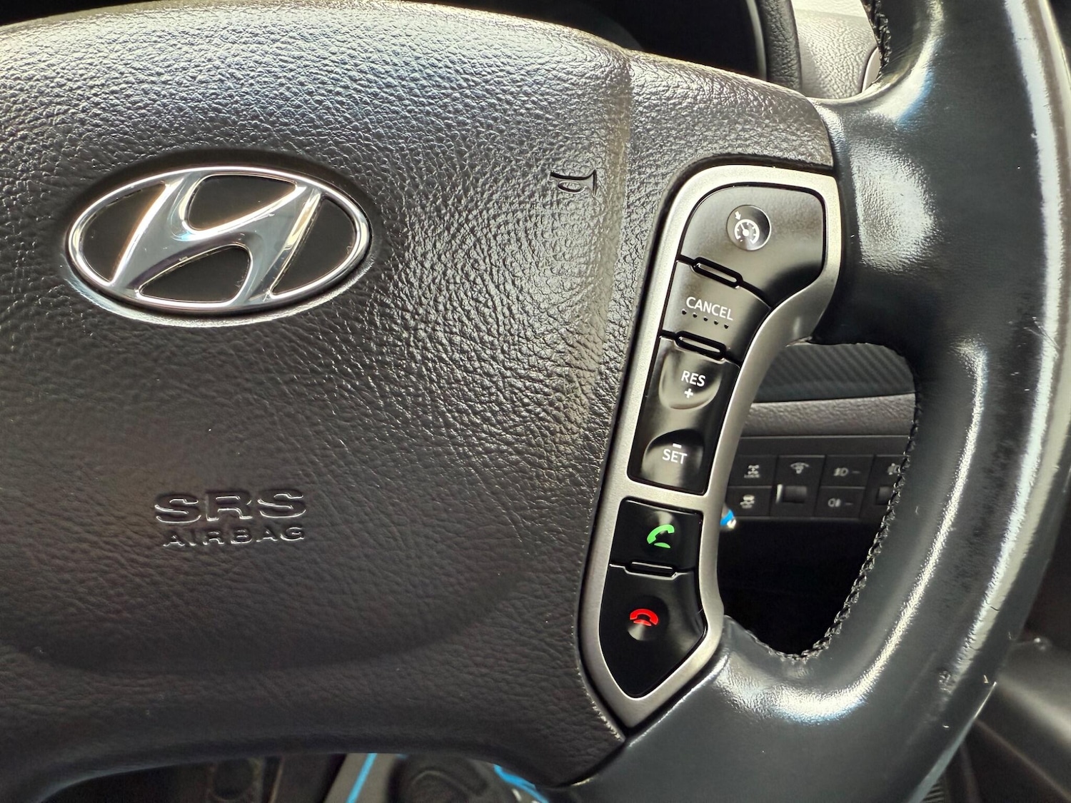 Used Hyundai Santa Fe 2012 for sale - 76138118: Photo 39