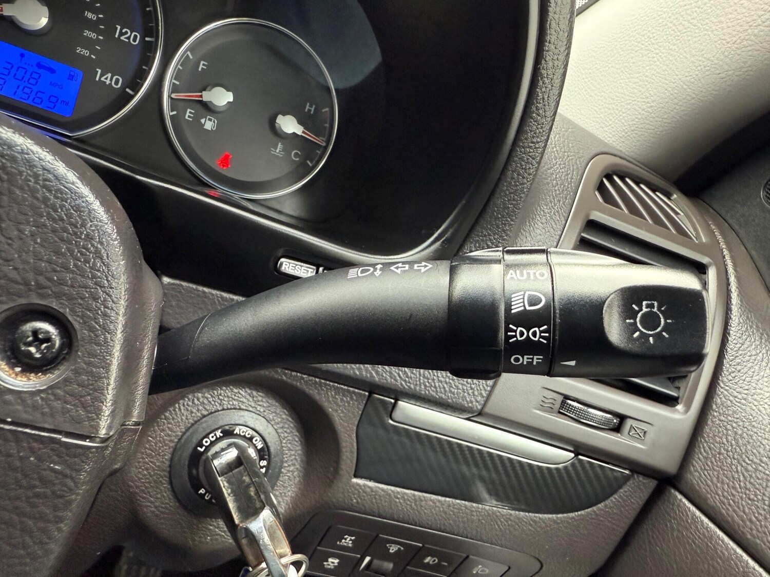 Used Hyundai Santa Fe 2012 for sale - 76138118: Photo 41