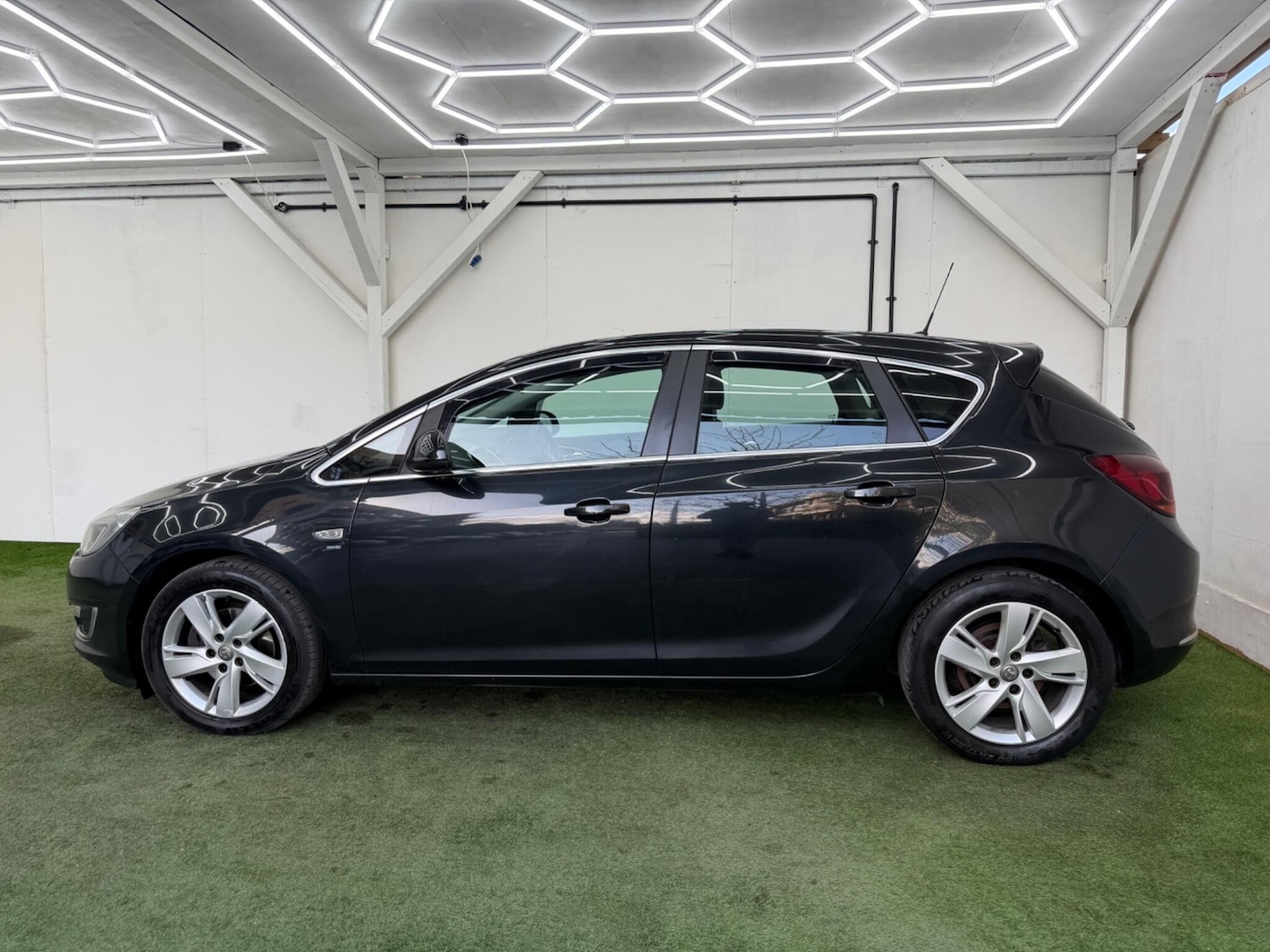 Used Vauxhall Astra 2013 for sale - 77892928: Photo 10