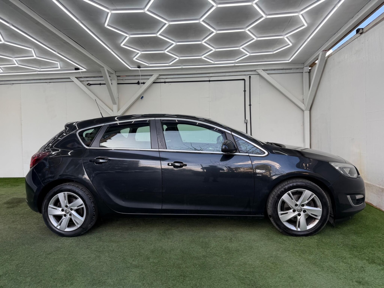 Used Vauxhall Astra 2013 for sale - 77892928: Photo 5