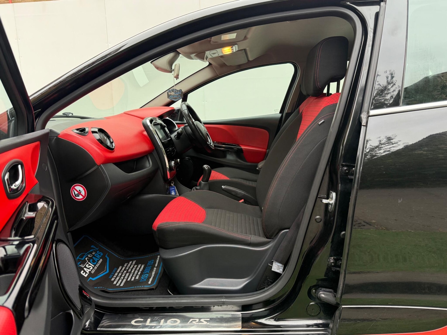 Used Renault Clio 2014 for sale - 76239602: Photo 25