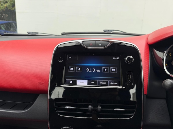 Used Renault Clio 2014 for sale - 76239602: Photo 29