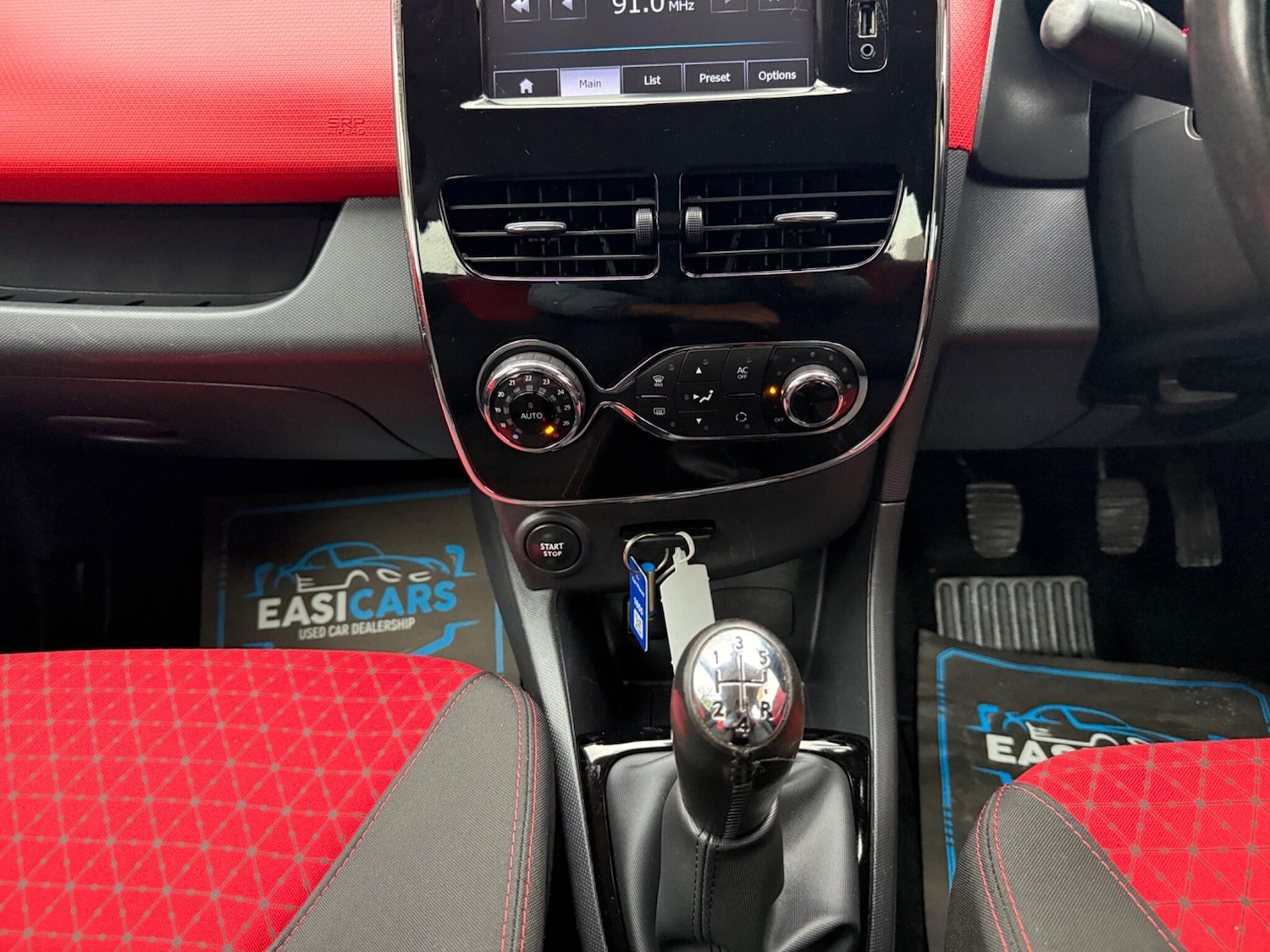 Used Renault Clio 2014 for sale - 76239602: Photo 30