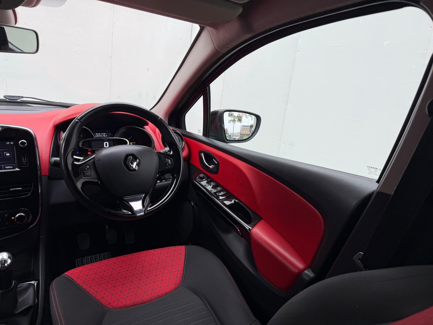 Used Renault Clio 2014 for sale - 76239602: Photo 39