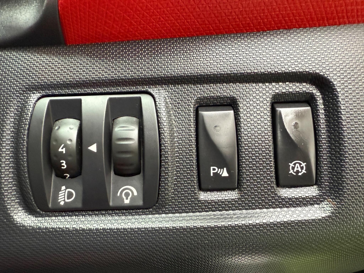 Used Renault Clio 2014 for sale - 76239602: Photo 42