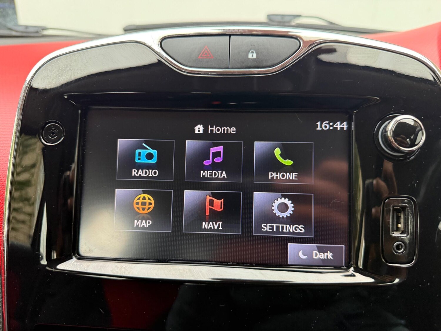 Used Renault Clio 2014 for sale - 76239602: Photo 44