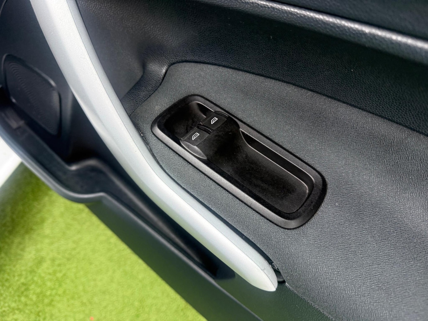 Used Ford Fiesta 2012 for sale - 77331132: Photo 38