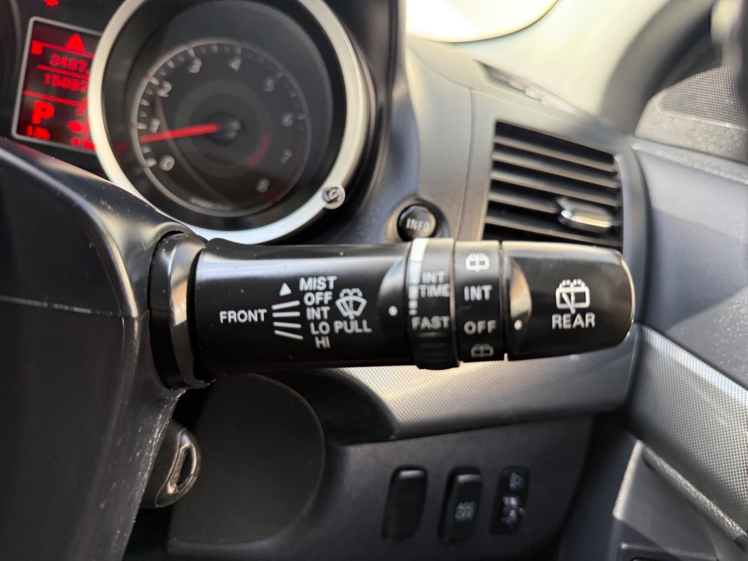 Used Mitsubishi Lancer 2009 for sale - 76440711: Photo 36