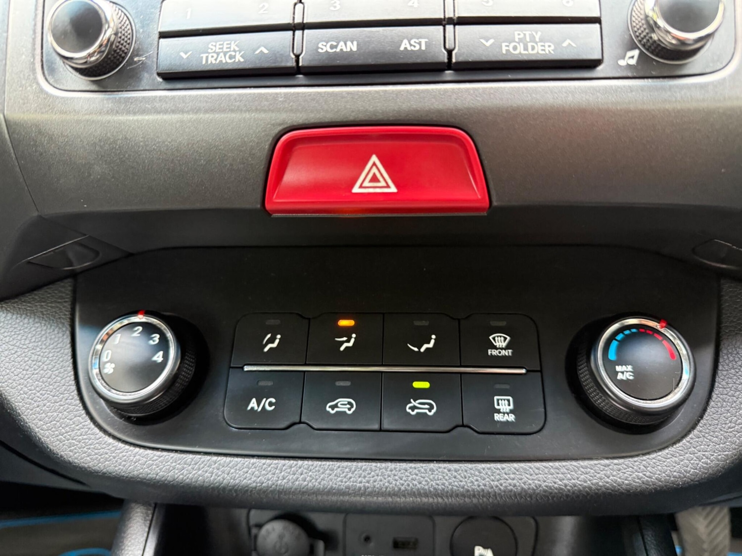 Used Kia Sportage 2011 for sale - 76201231: Photo 47