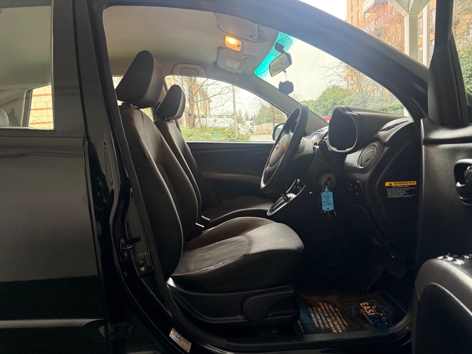 Used Hyundai i10 2011 for sale - 76990788: Photo 13