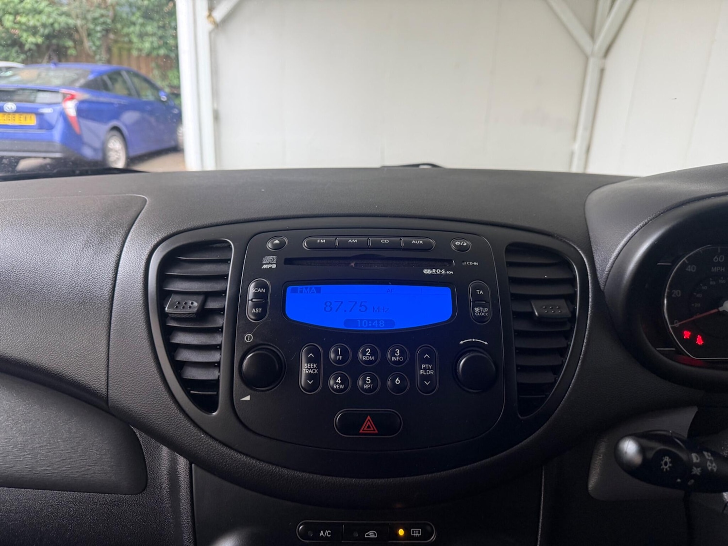 Used Hyundai i10 2011 for sale - 76990788: Photo 28