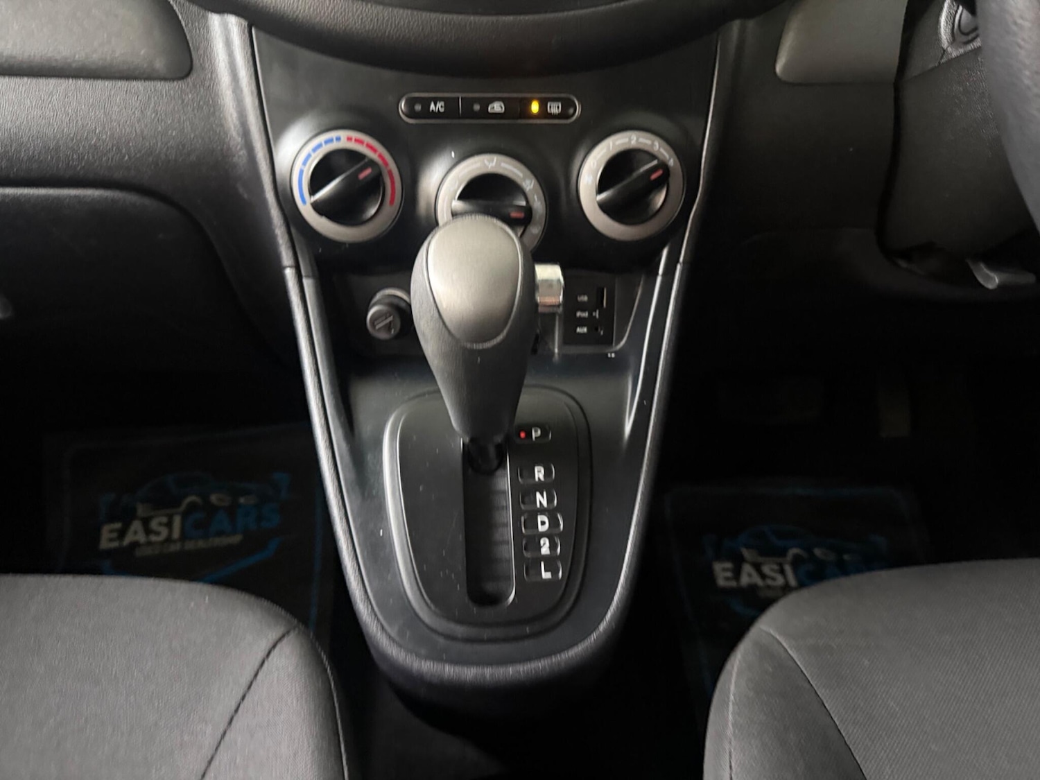 Used Hyundai i10 2011 for sale - 76990788: Photo 29