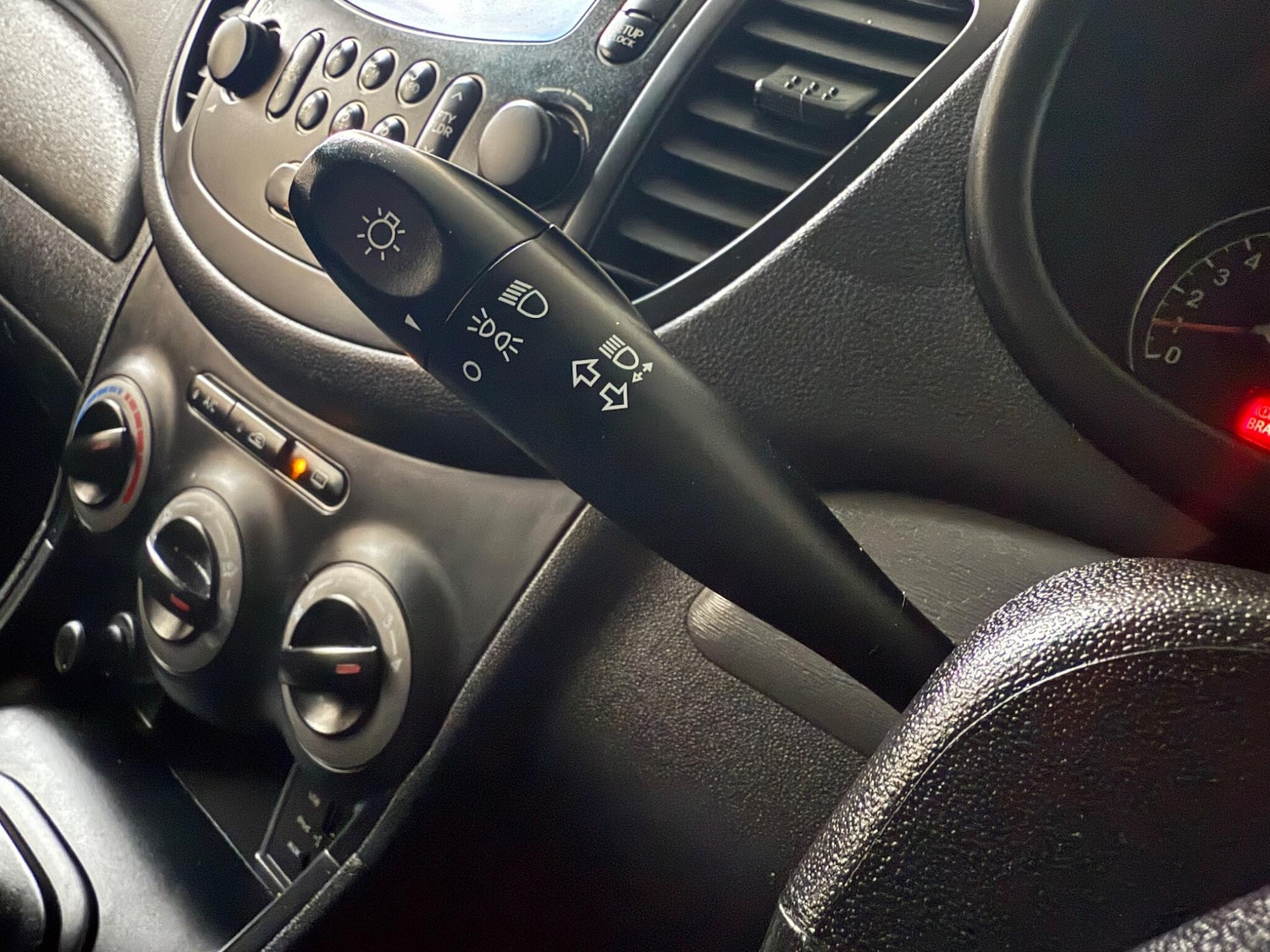 Used Hyundai i10 2011 for sale - 76990788: Photo 33