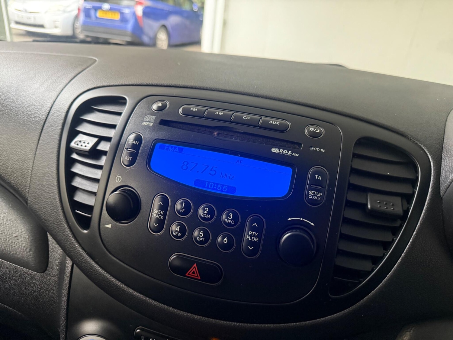 Used Hyundai i10 2011 for sale - 76990788: Photo 40