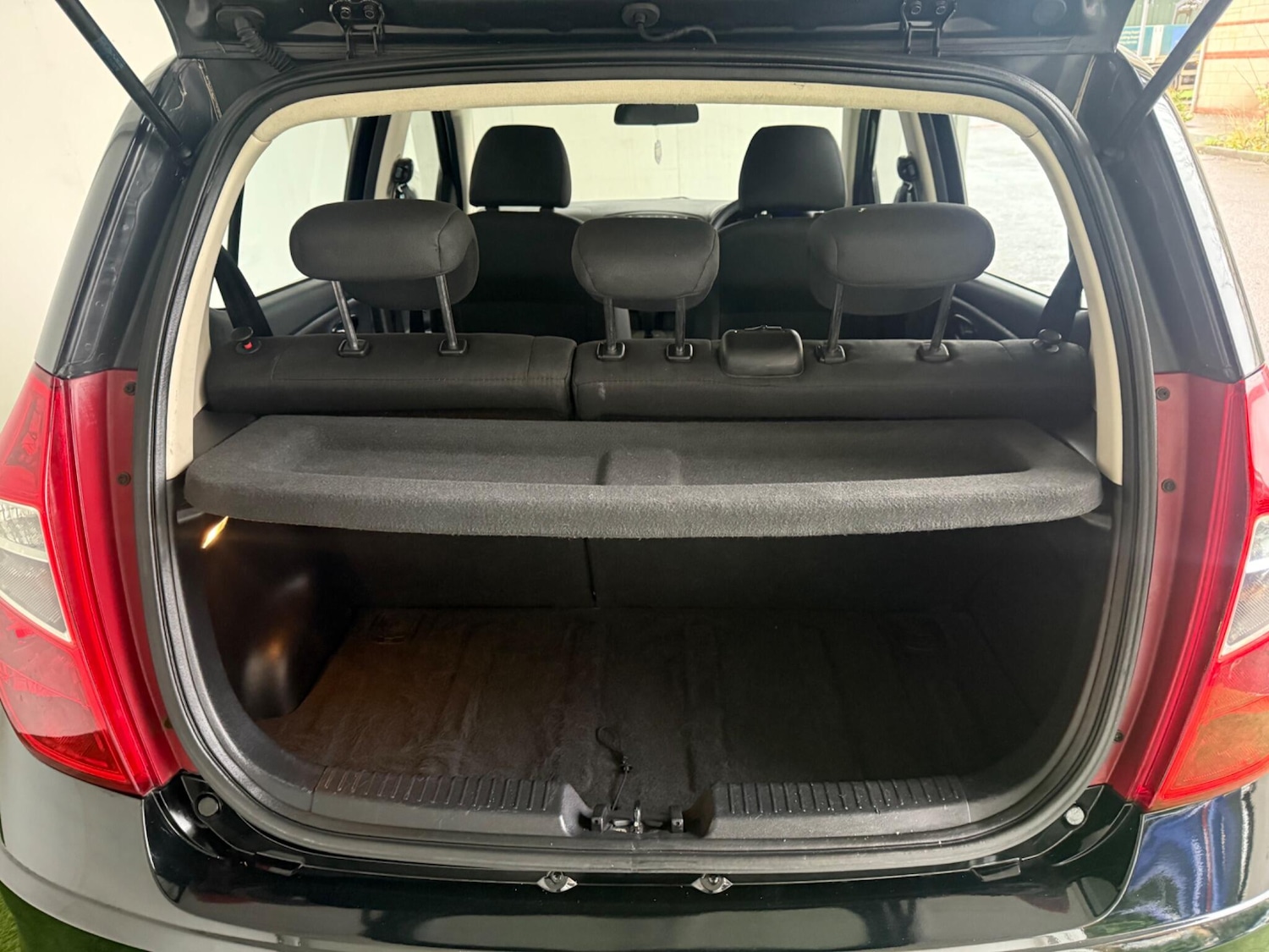 Used Hyundai i10 2011 for sale - 76990788: Photo 8