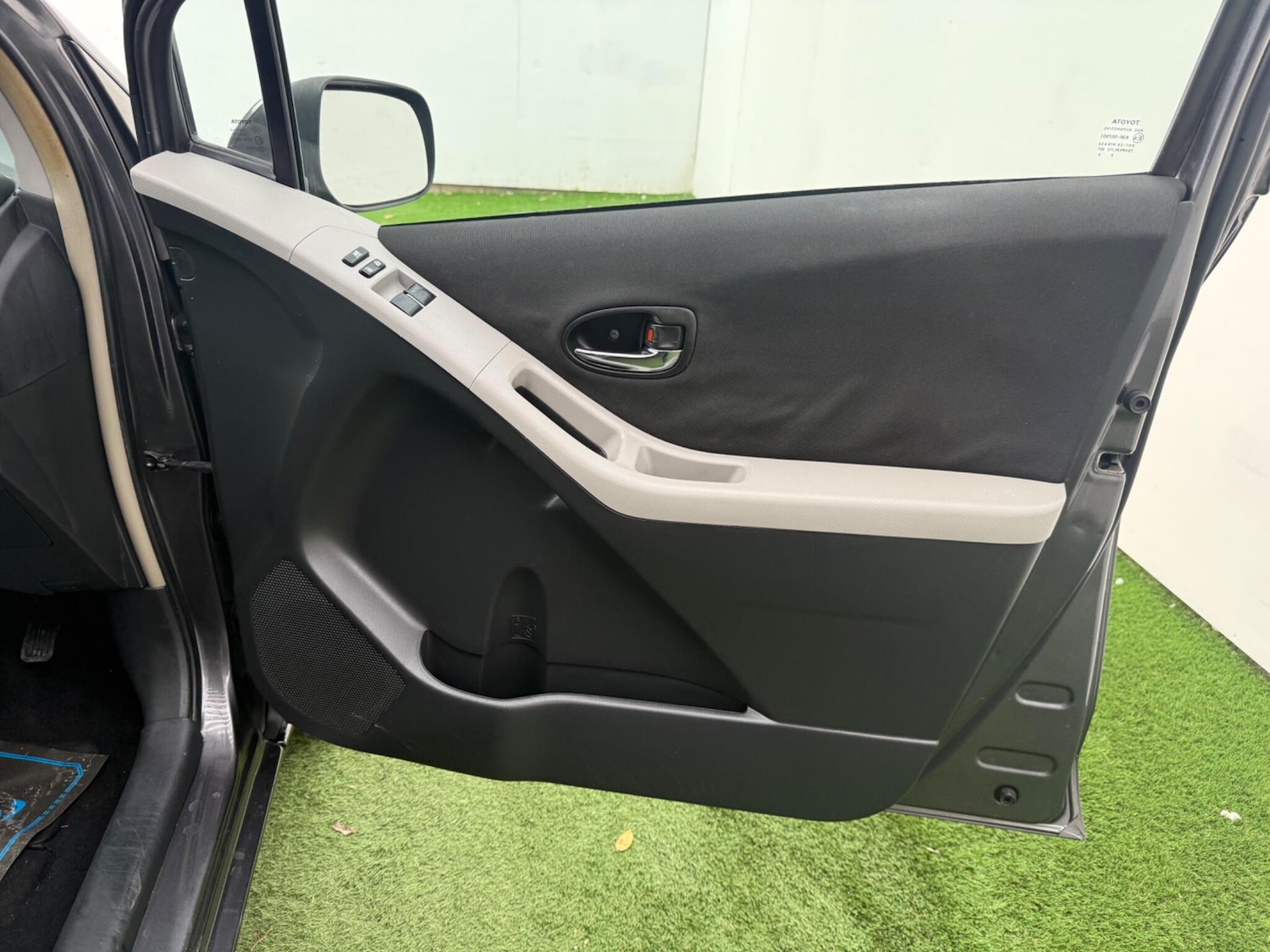 Used Toyota Yaris 2011 for sale - 76398154: Photo 17