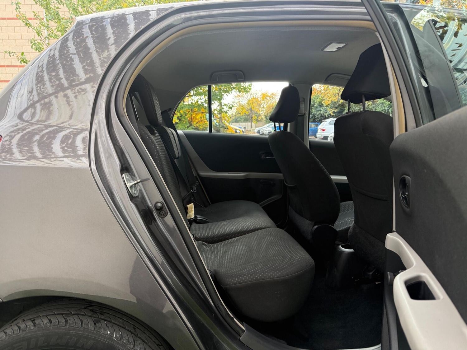 Used Toyota Yaris 2011 for sale - 76398154: Photo 18