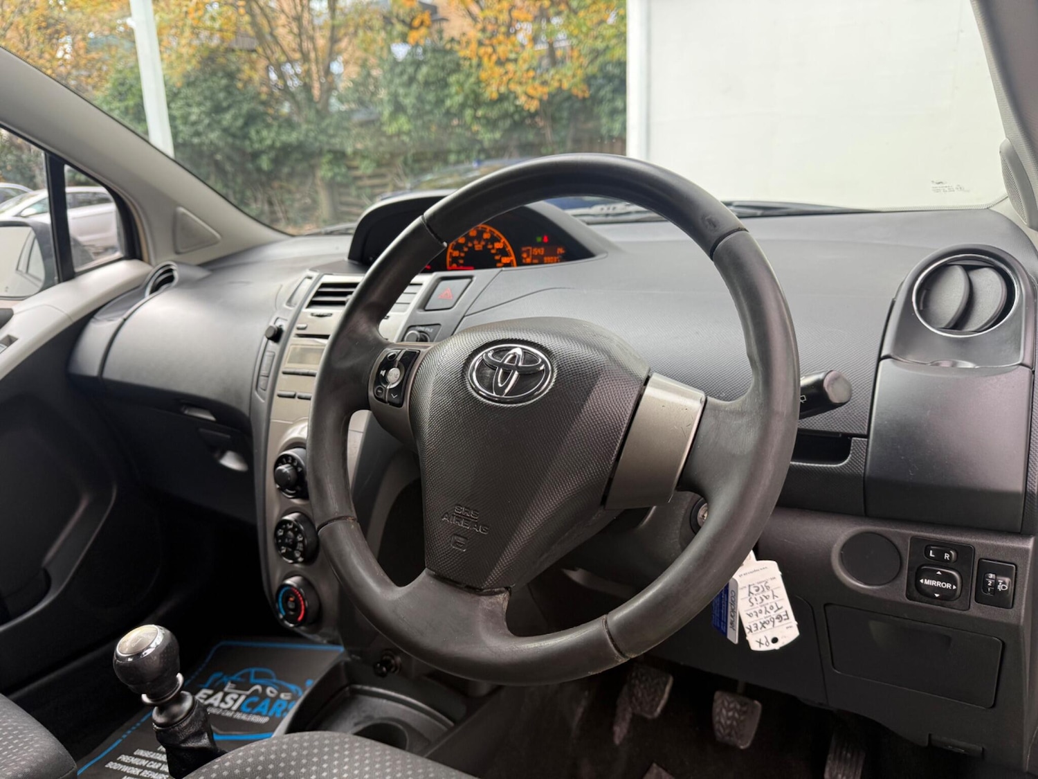 Used Toyota Yaris 2011 for sale - 76398154: Photo 2