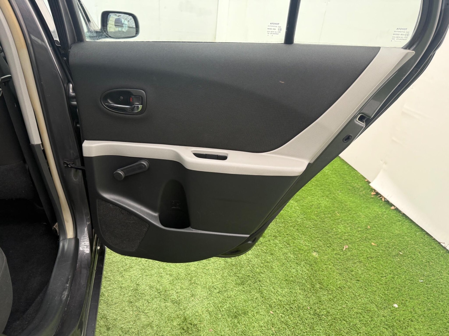 Used Toyota Yaris 2011 for sale - 76398154: Photo 20