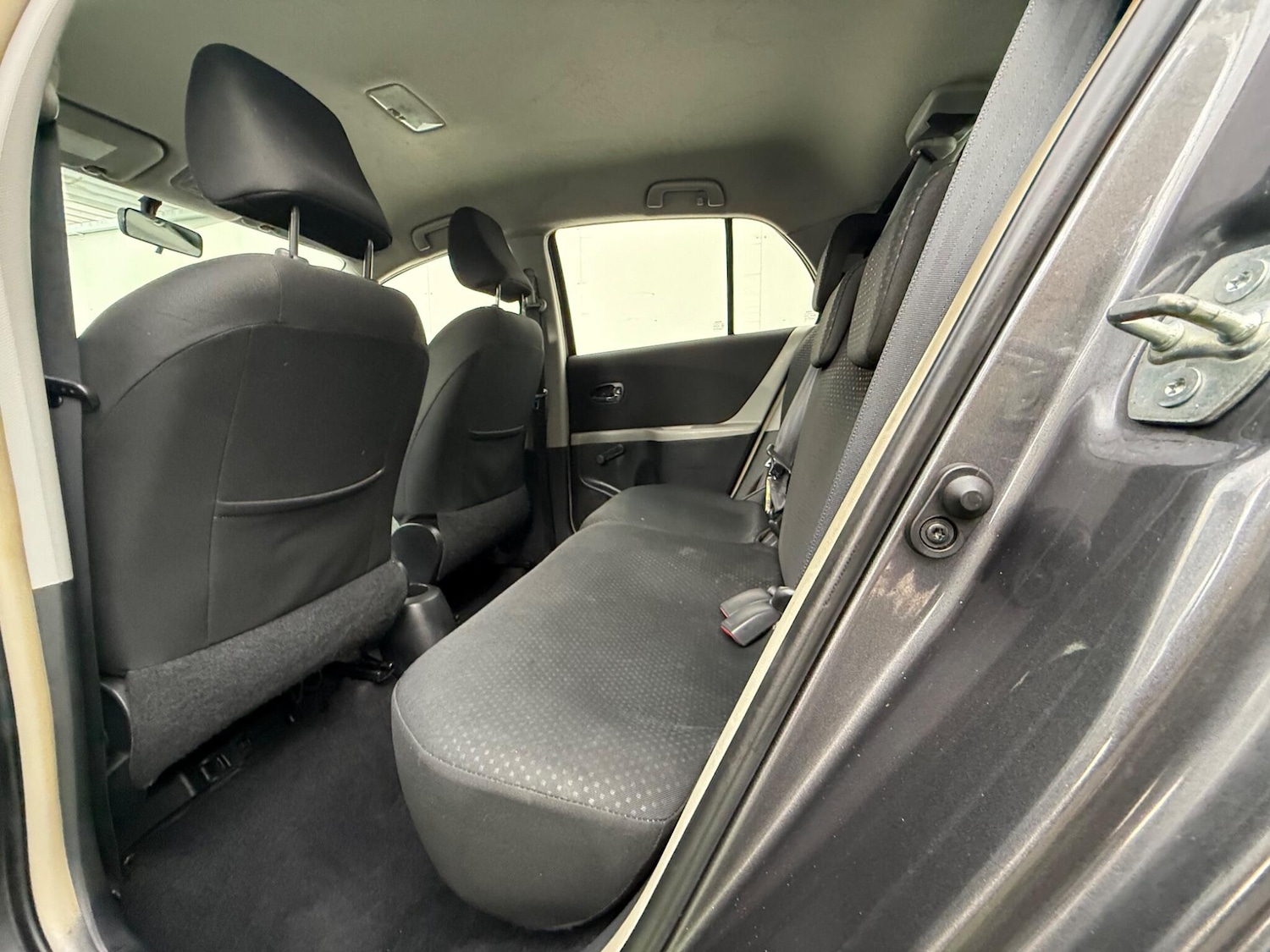 Used Toyota Yaris 2011 for sale - 76398154: Photo 22