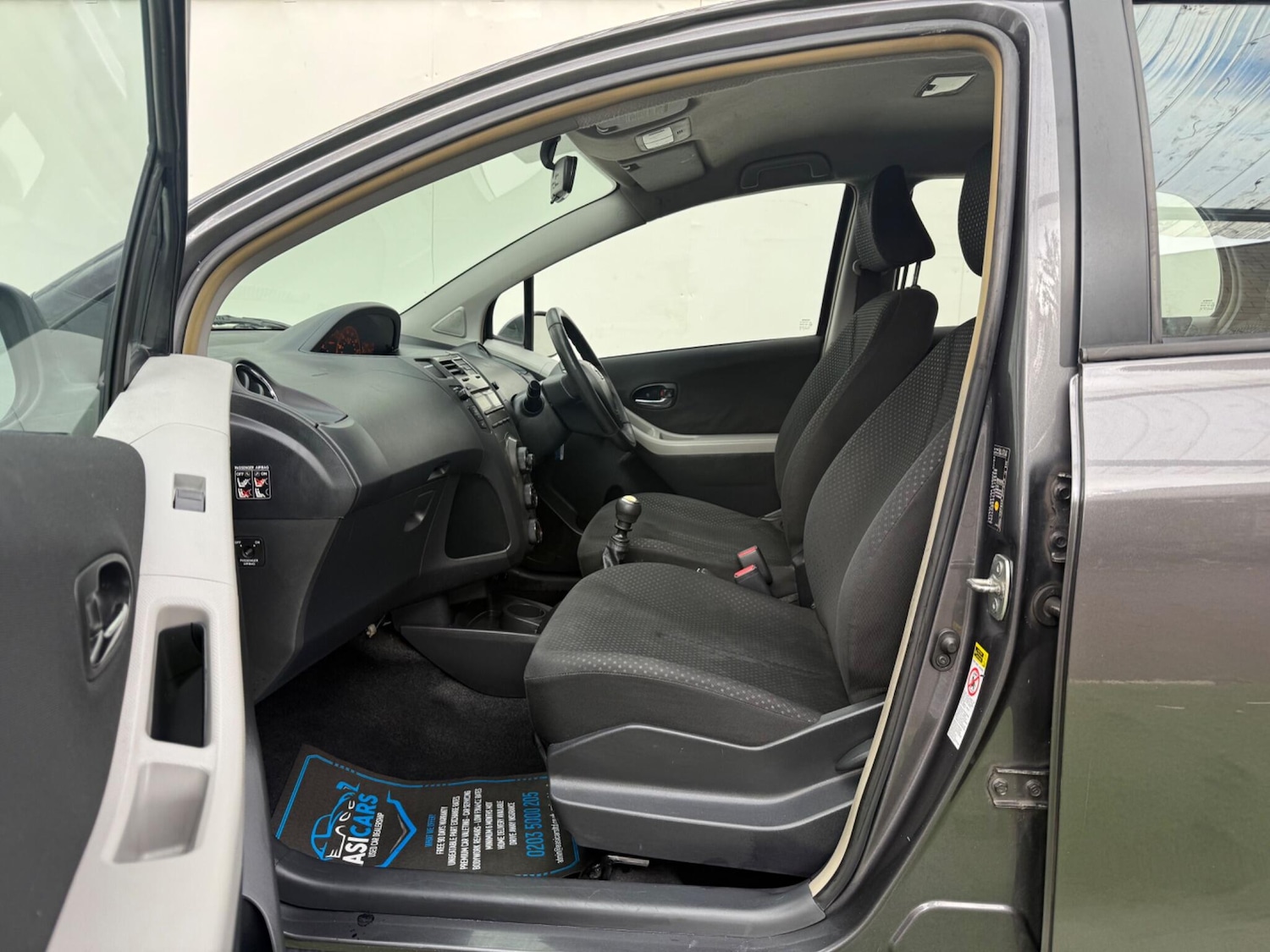 Used Toyota Yaris 2011 for sale - 76398154: Photo 24