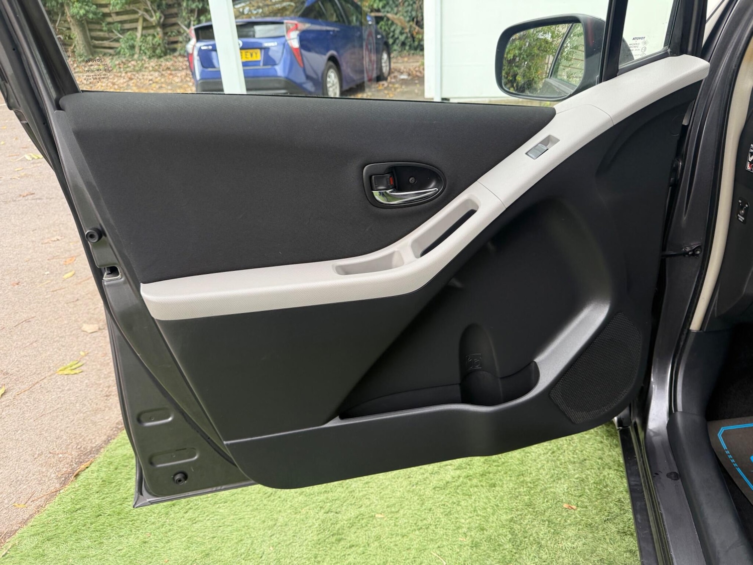 Used Toyota Yaris 2011 for sale - 76398154: Photo 26