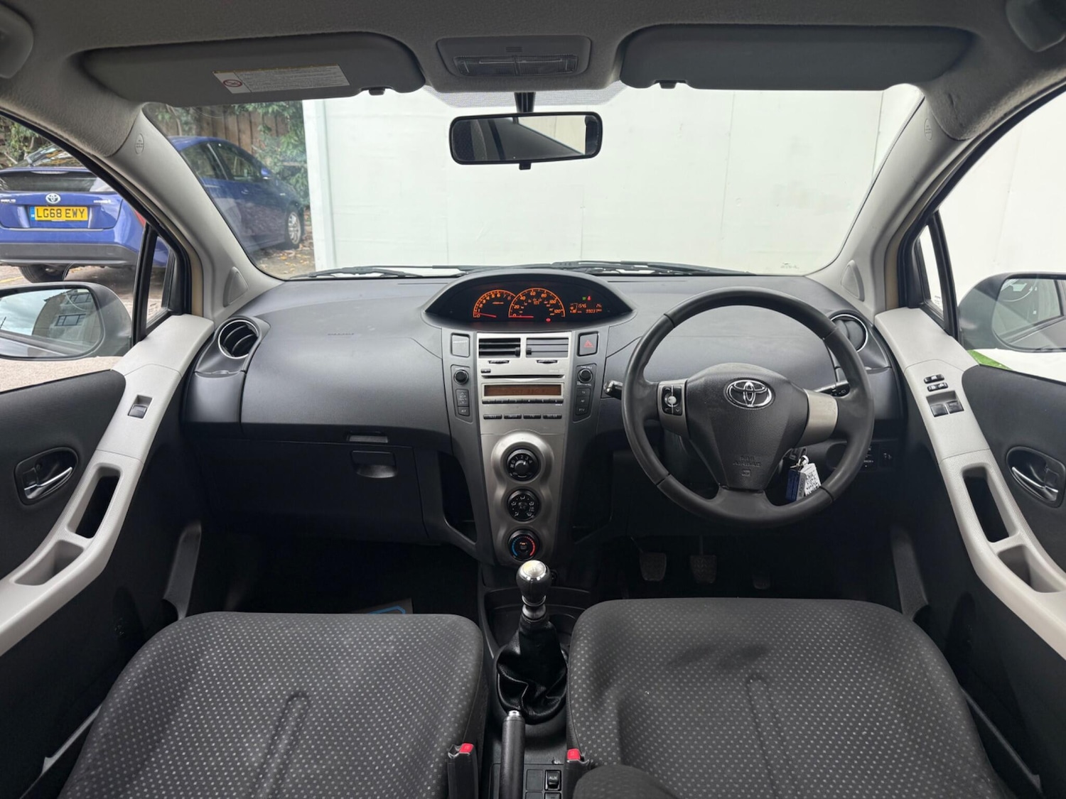 Used Toyota Yaris 2011 for sale - 76398154: Photo 27