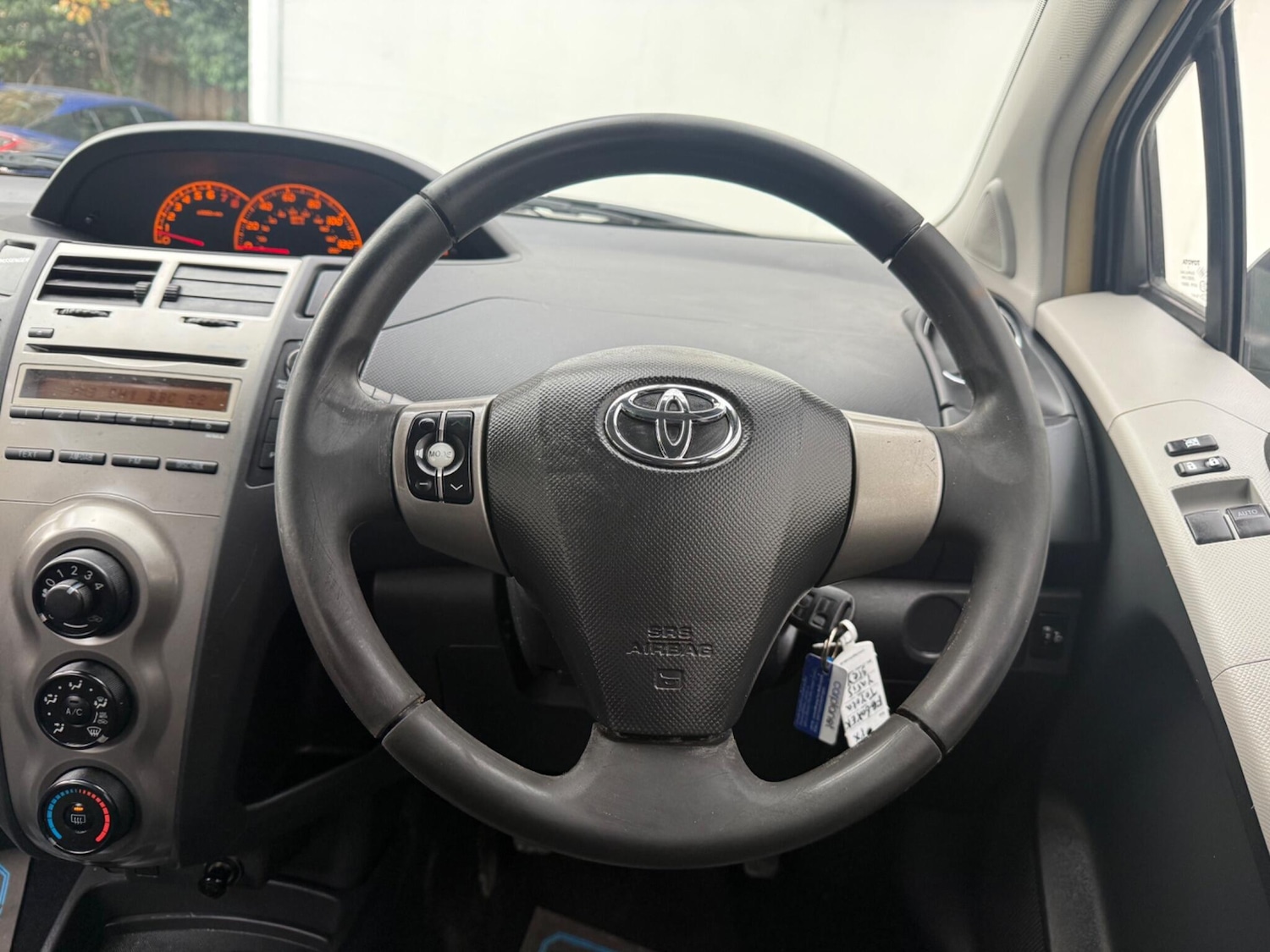 Used Toyota Yaris 2011 for sale - 76398154: Photo 31