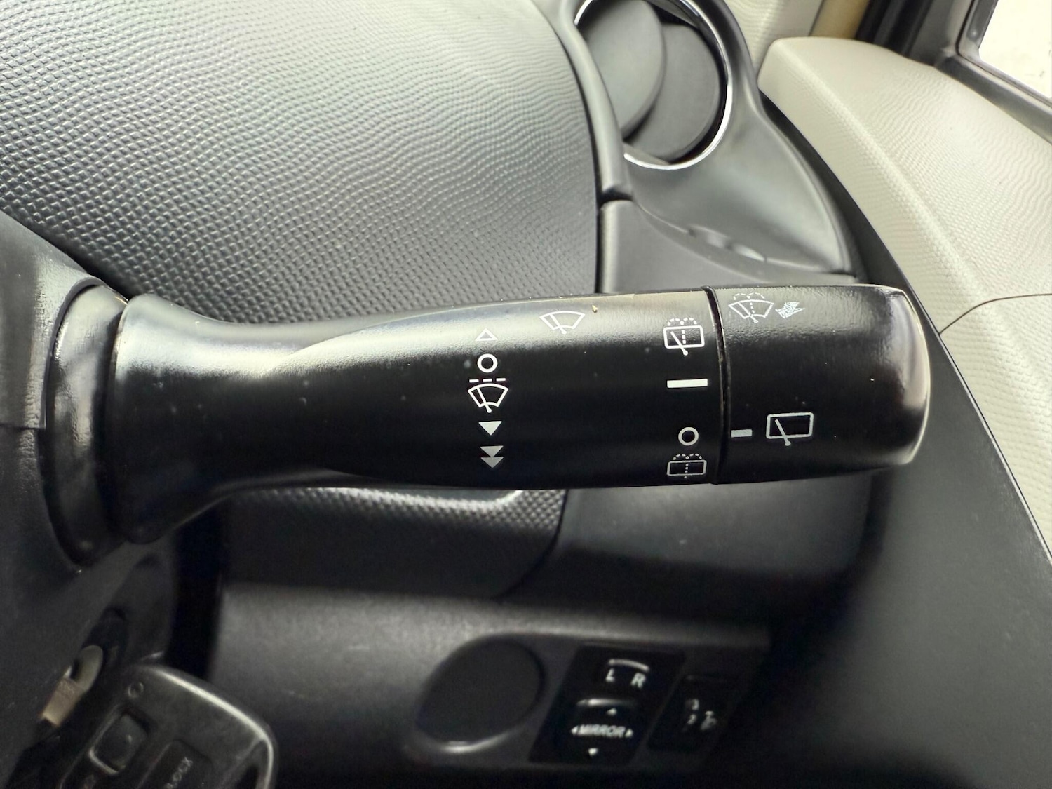 Used Toyota Yaris 2011 for sale - 76398154: Photo 35