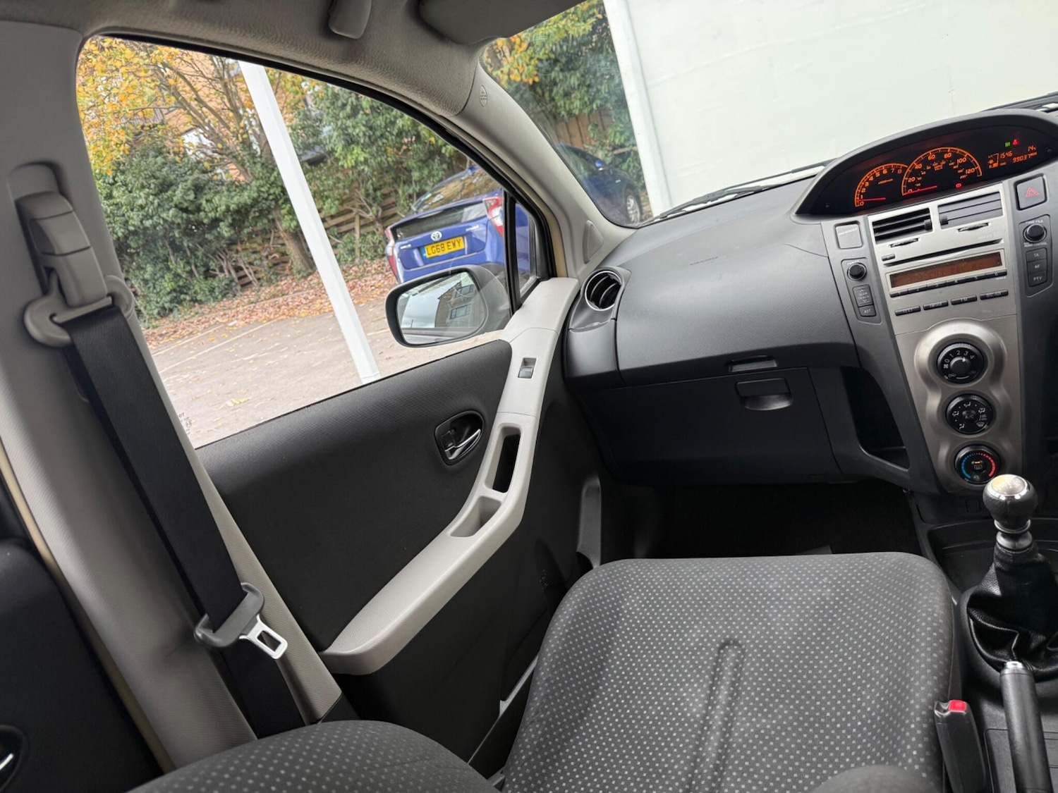 Used Toyota Yaris 2011 for sale - 76398154: Photo 36