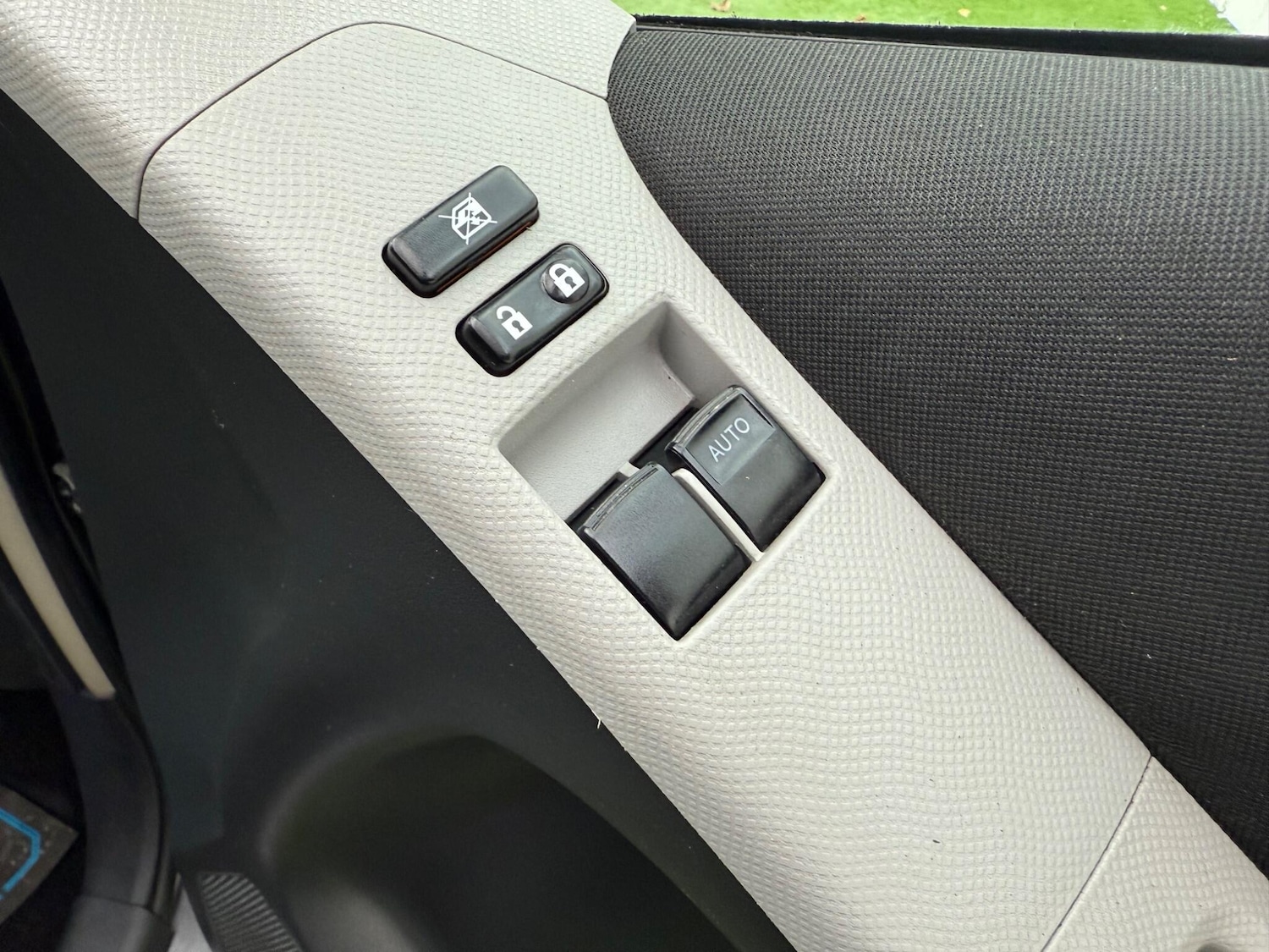 Used Toyota Yaris 2011 for sale - 76398154: Photo 38