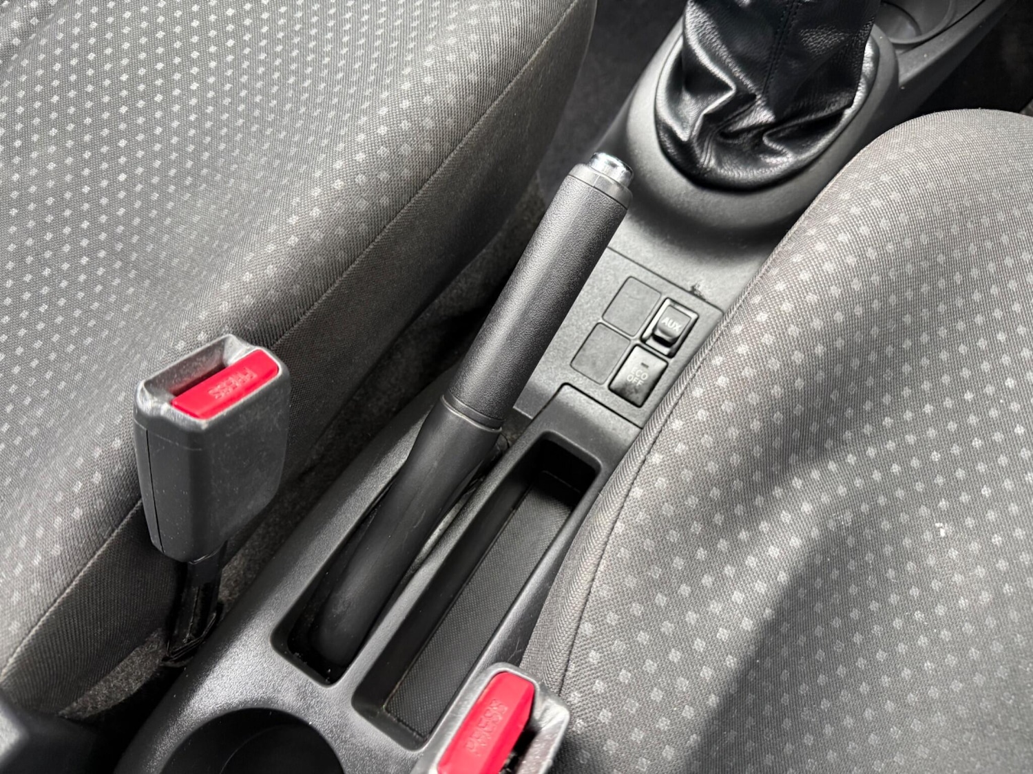 Used Toyota Yaris 2011 for sale - 76398154: Photo 46