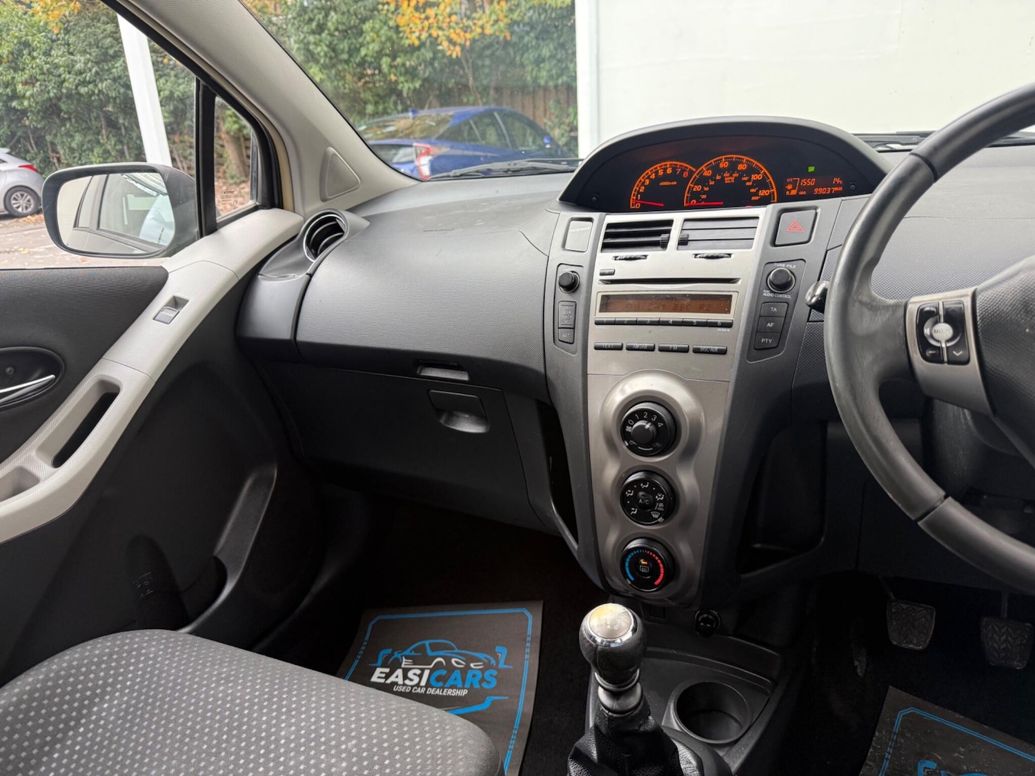 Used Toyota Yaris 2011 for sale - 76398154: Photo 47