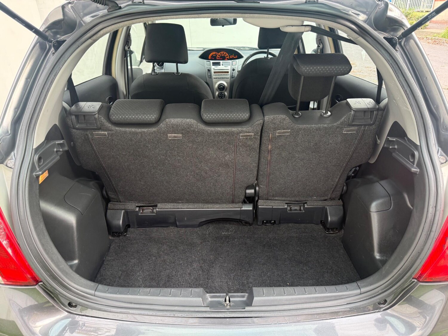 Used Toyota Yaris 2011 for sale - 76398154: Photo 8