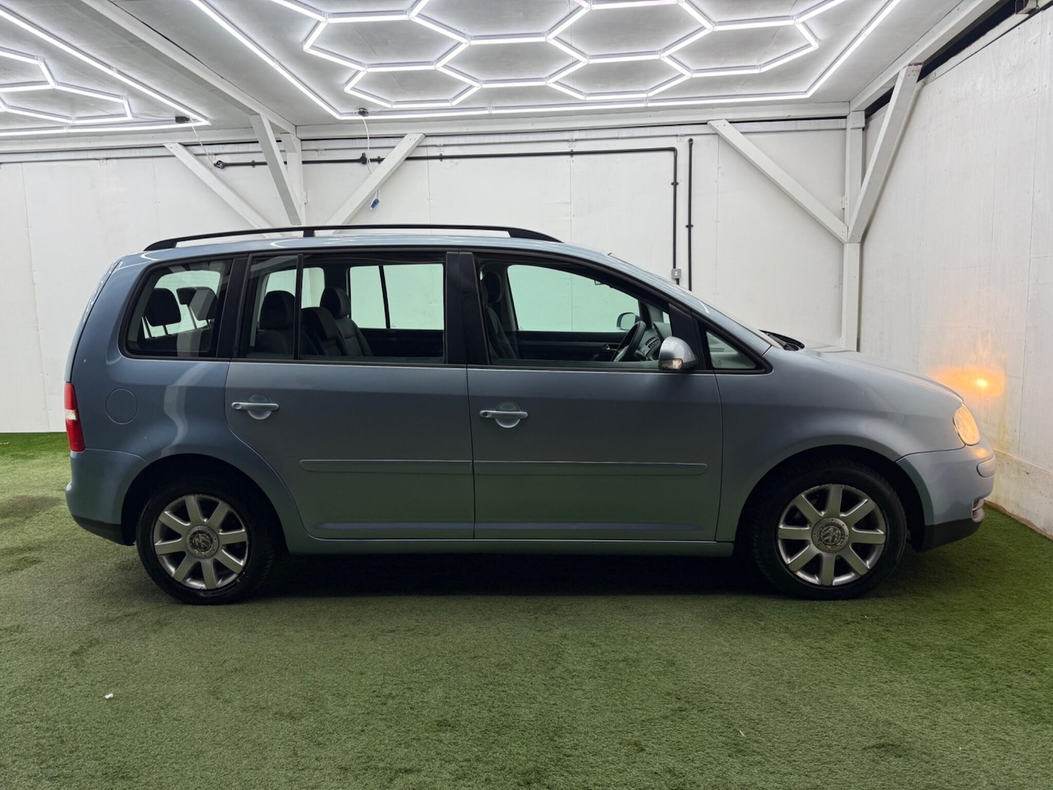 Used Volkswagen Touran 2006 for sale - 77940142: Photo 5