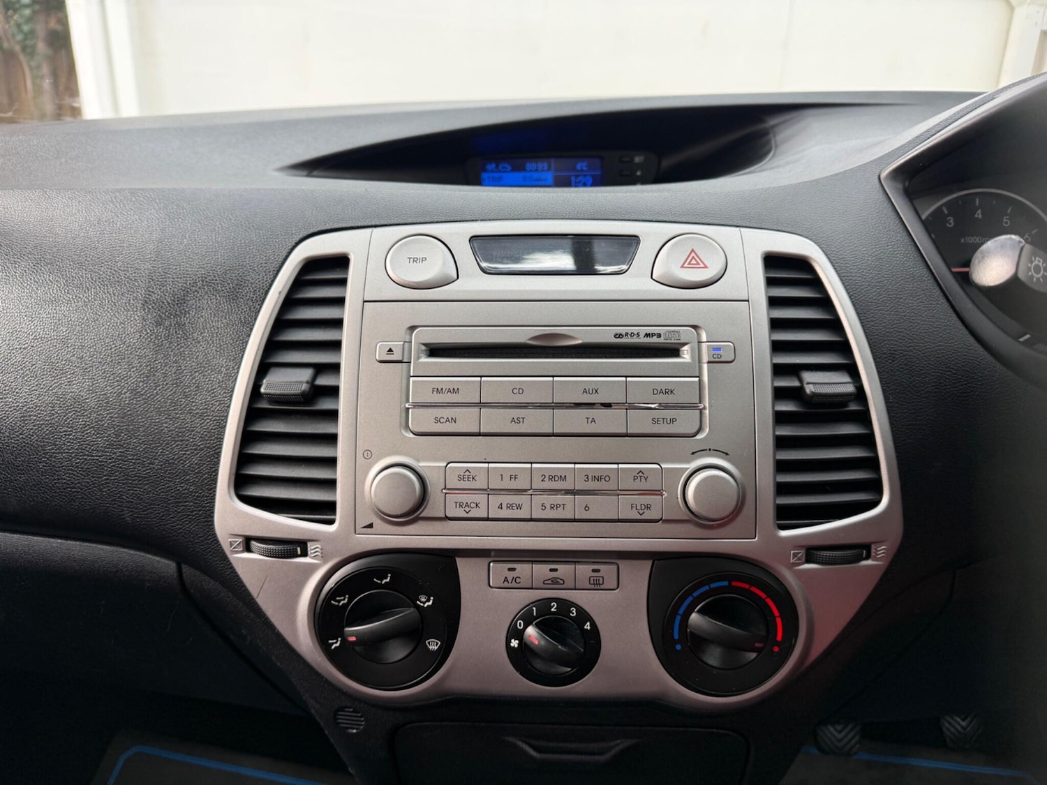 Used Hyundai i20 2010 for sale - 77084505: Photo 26