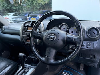 Used Toyota RAV4 2003 for sale - 76158578: Photo 2