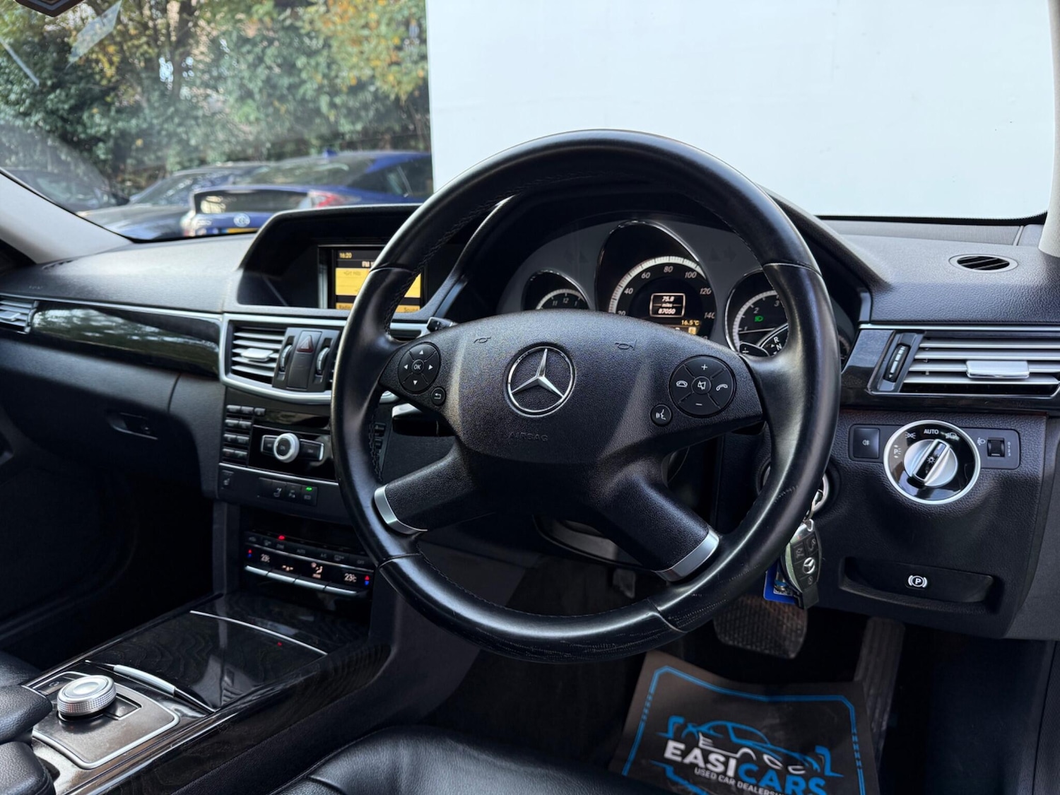 Used Mercedes-Benz E Class 2012 for sale - 76246625: Photo 2