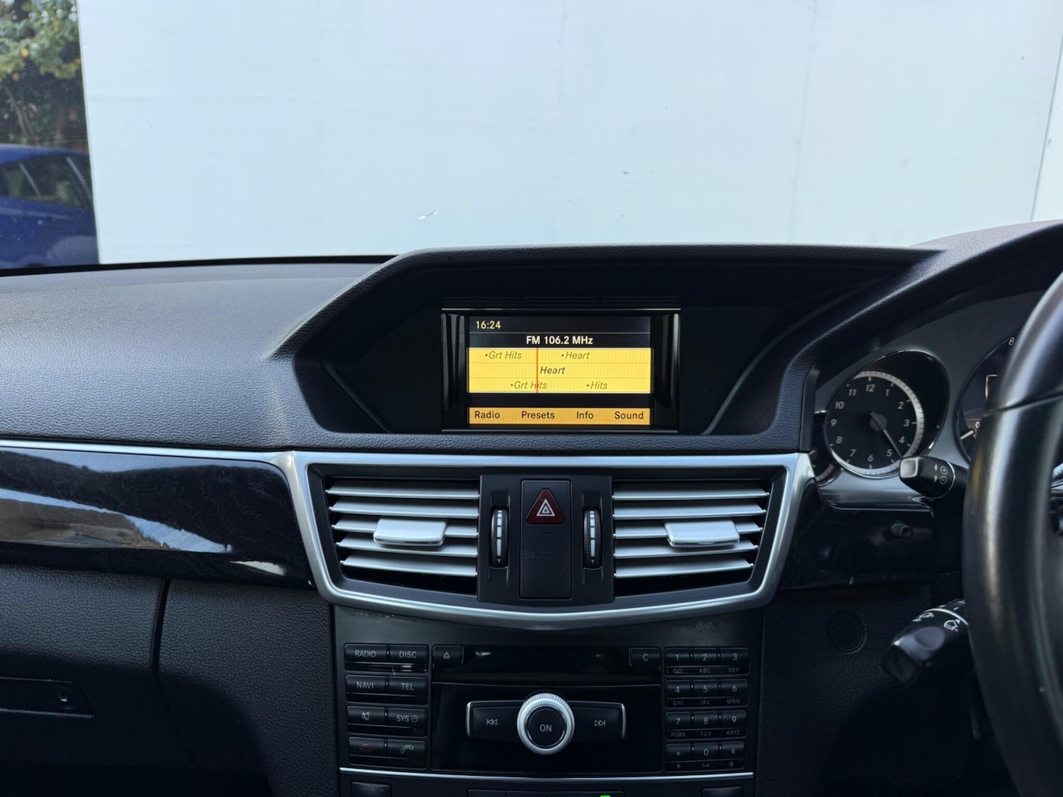 Used Mercedes-Benz E Class 2012 for sale - 76246625: Photo 29