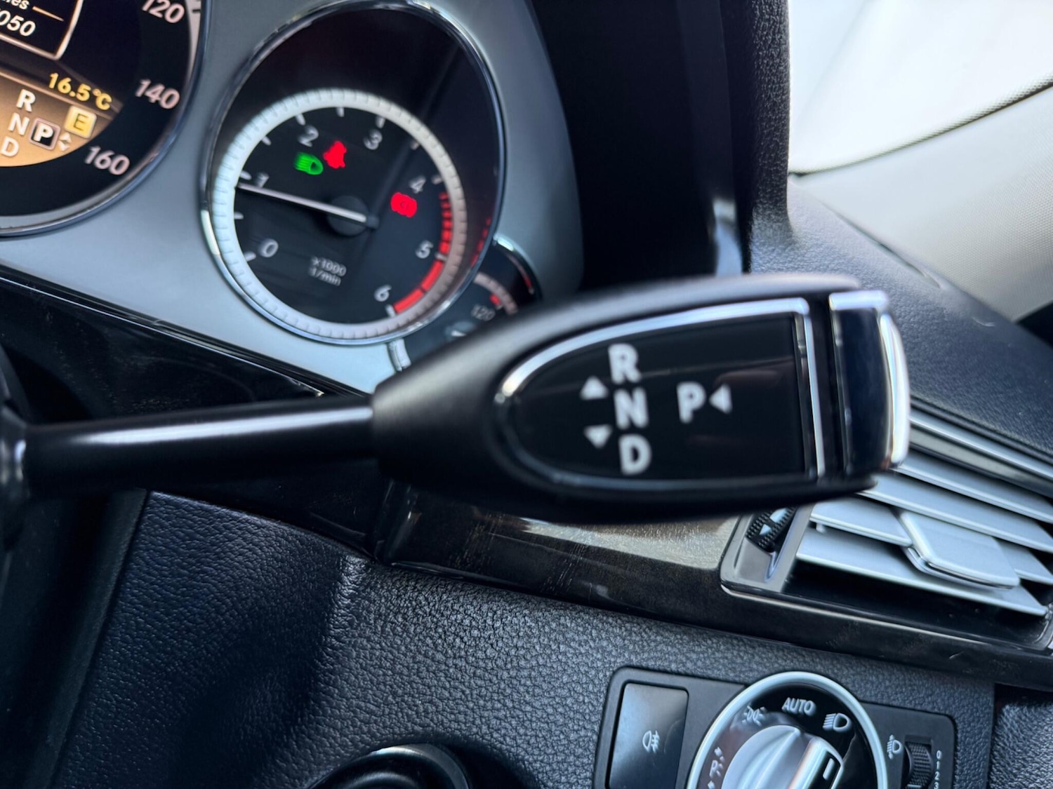 Used Mercedes-Benz E Class 2012 for sale - 76246625: Photo 37