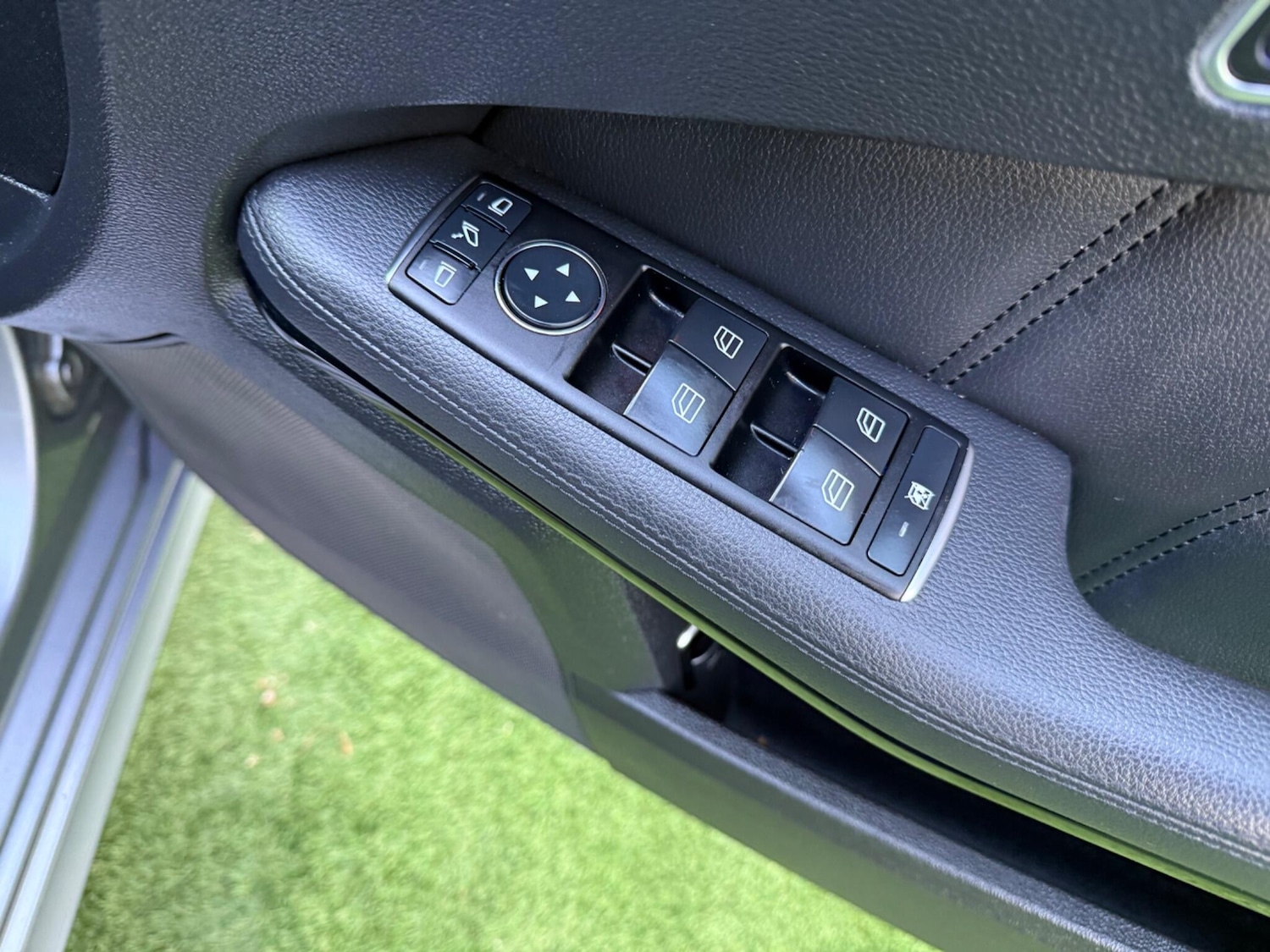 Used Mercedes-Benz E Class 2012 for sale - 76246625: Photo 40