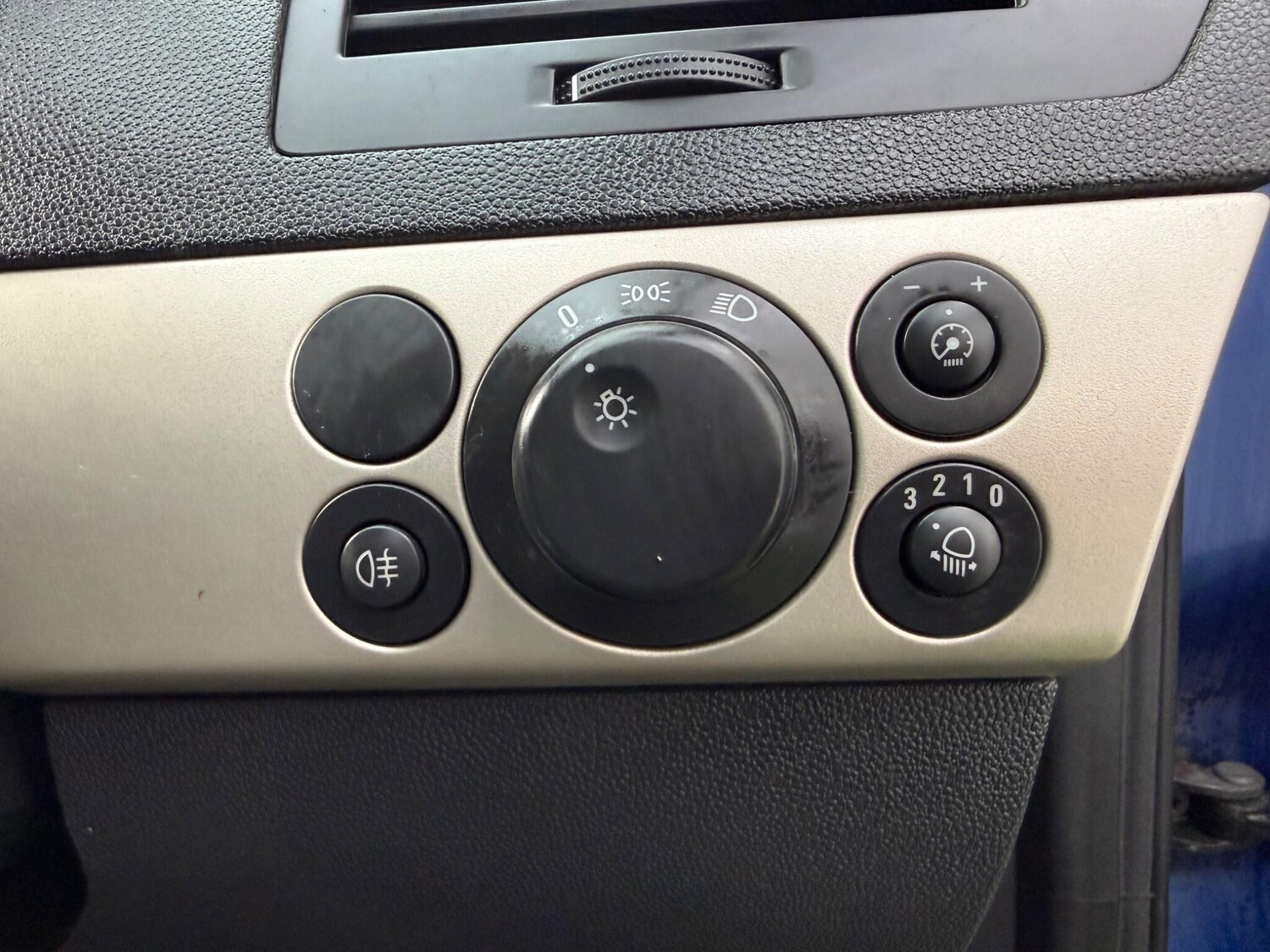 Used Vauxhall Astra for sale - 78100020: Photo 42