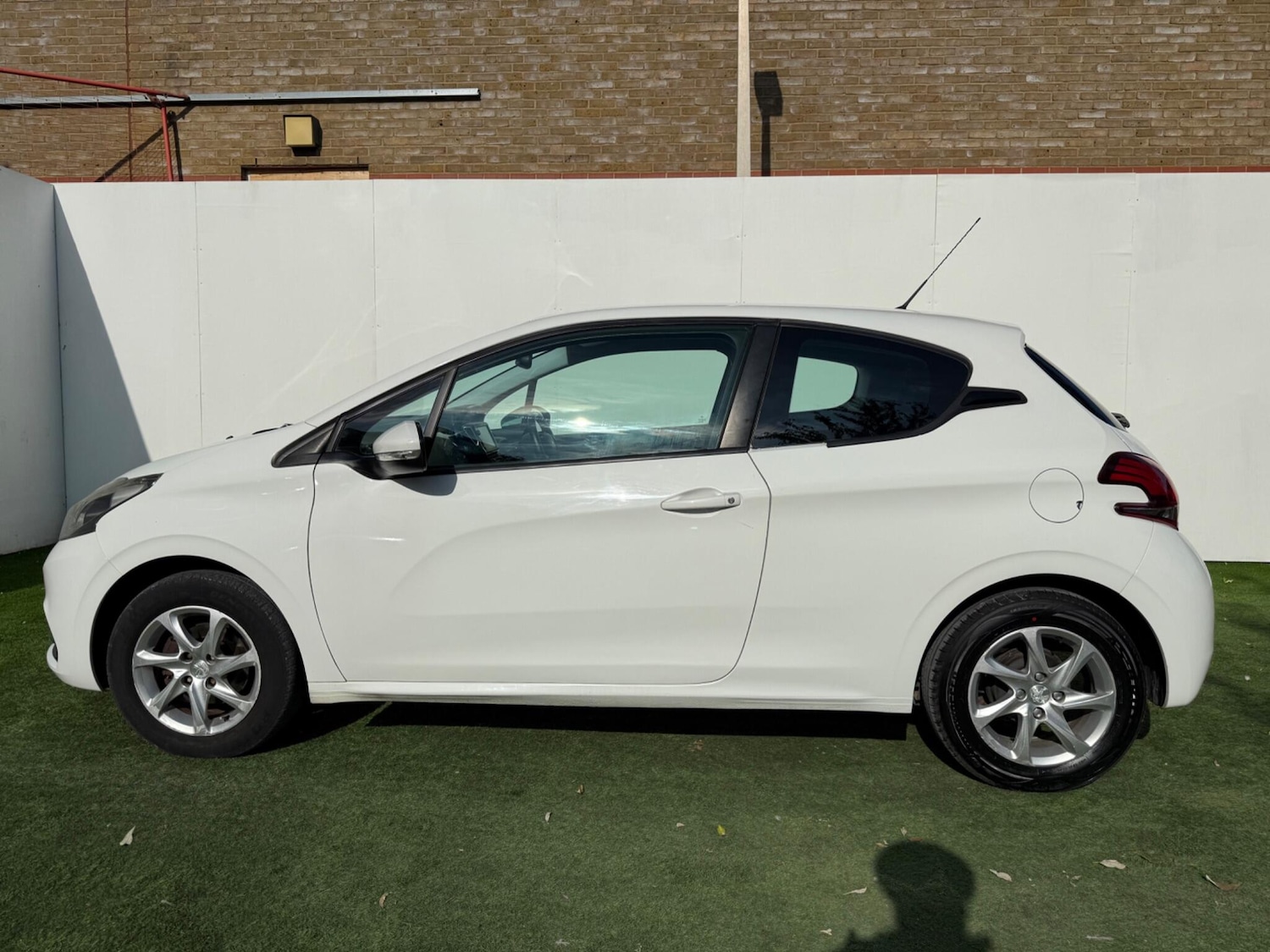 Used Peugeot 208 2015 for sale - 76689439: Photo 10