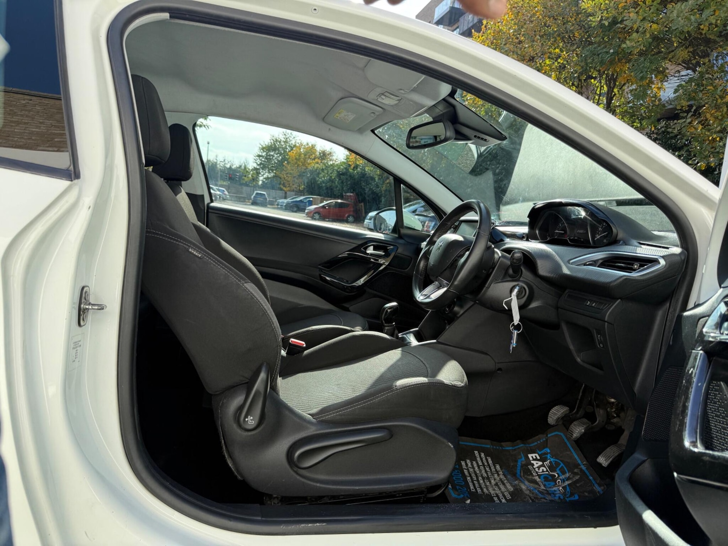 Used Peugeot 208 2015 for sale - 76689439: Photo 14