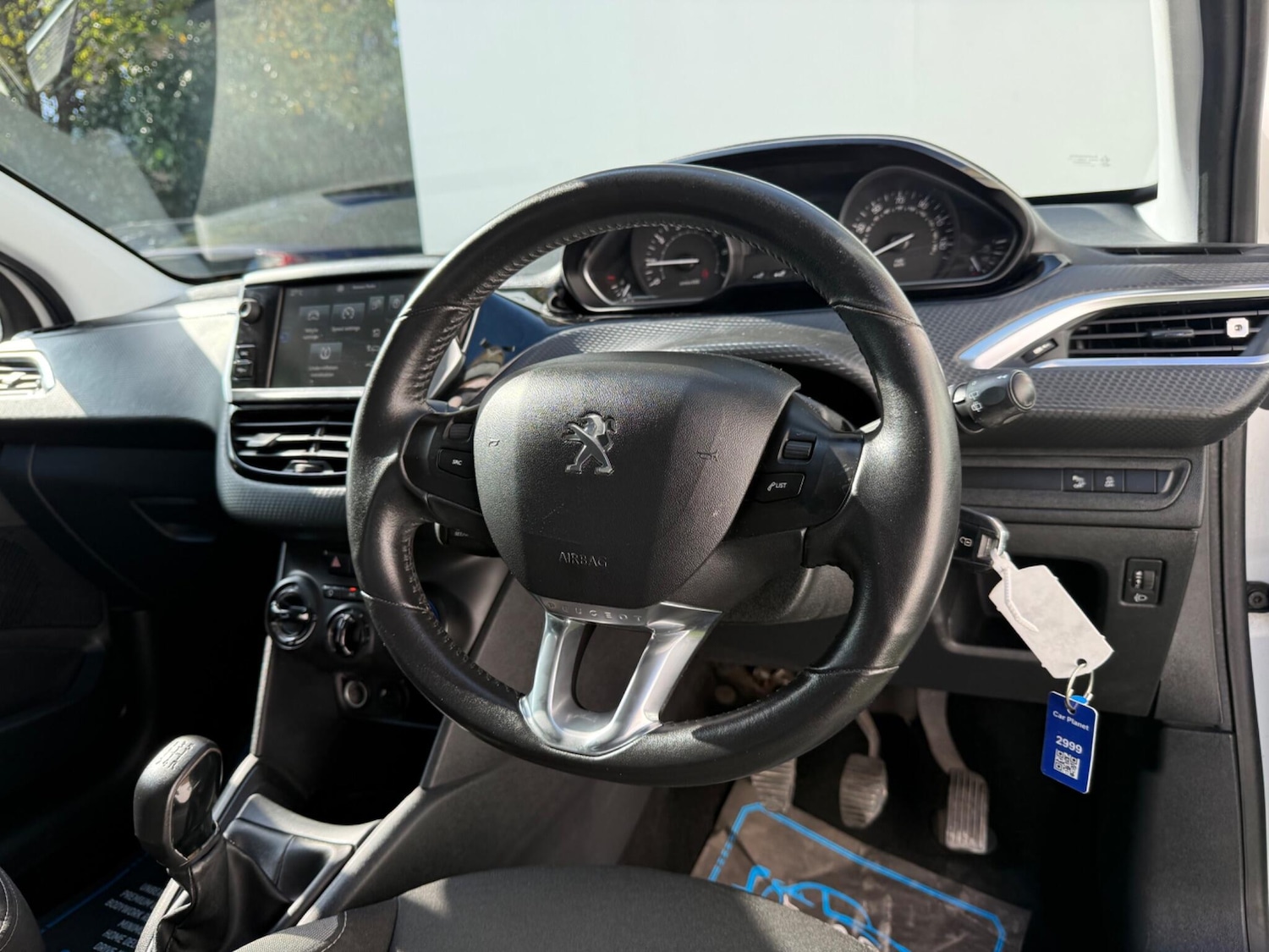 Used Peugeot 208 2015 for sale - 76689439: Photo 15